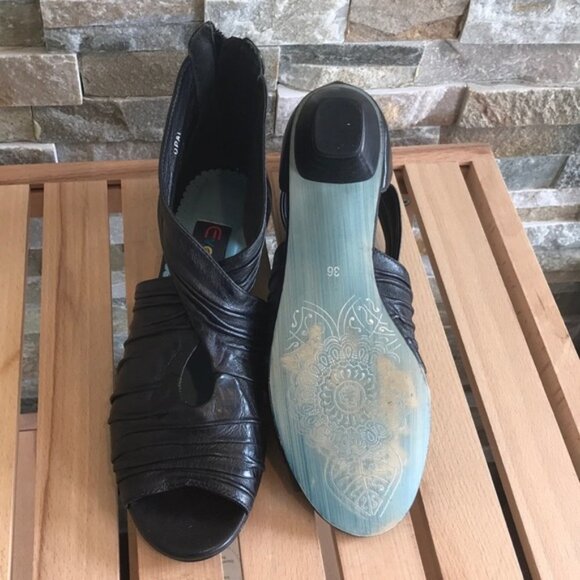 Everybody Women's Opal Flat Ankle Wrap Sandal - Picture 4 of 4